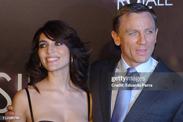 Caterina Murino and Daniel Craig during "Casino Royale" Madrid Premiere - Arrivals in Madrid, Spain.