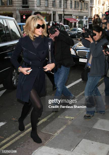 Elle Macpherson during The Old Vic Fundraiser - VIP Lunch - Arrivals at Fifty in London, Great Britain.