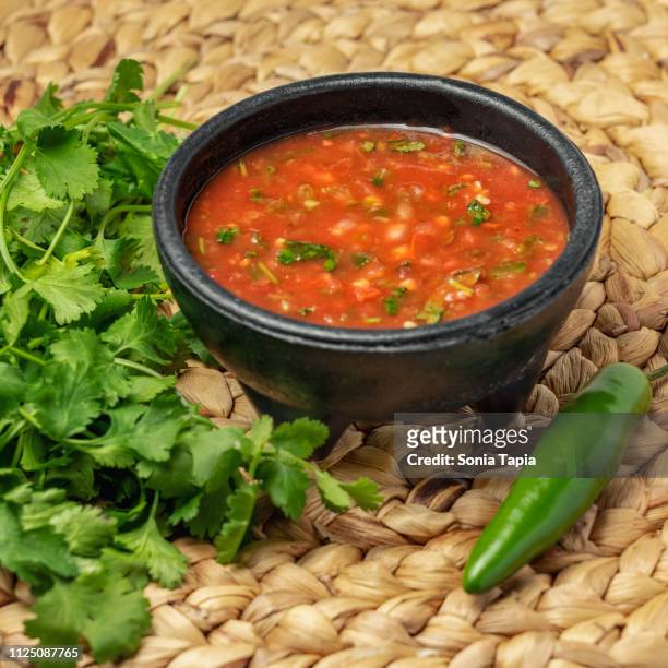 side view of red salsa - sauce tex mex photos et images de collection