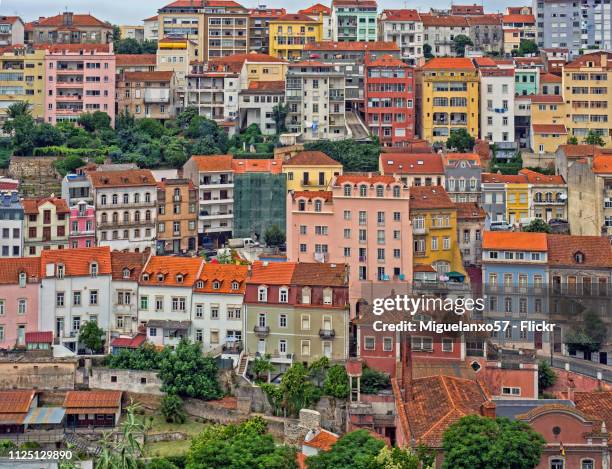 colorful neighborhood in coimbra, portugal - distrito de coímbra fotografías e imágenes de stock