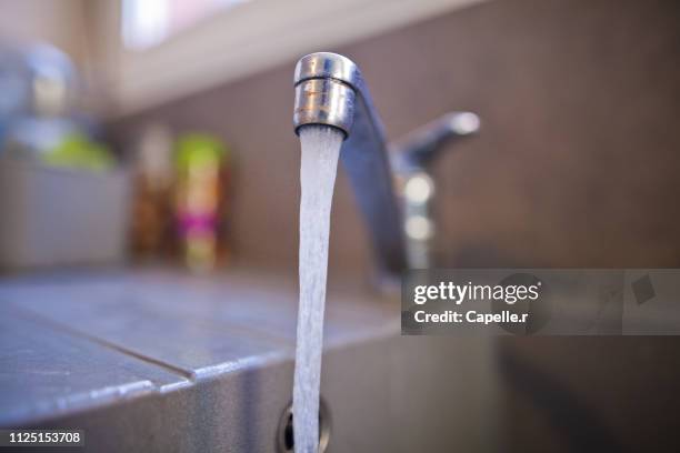 ressource - eau - faucet stock photos et images de collection