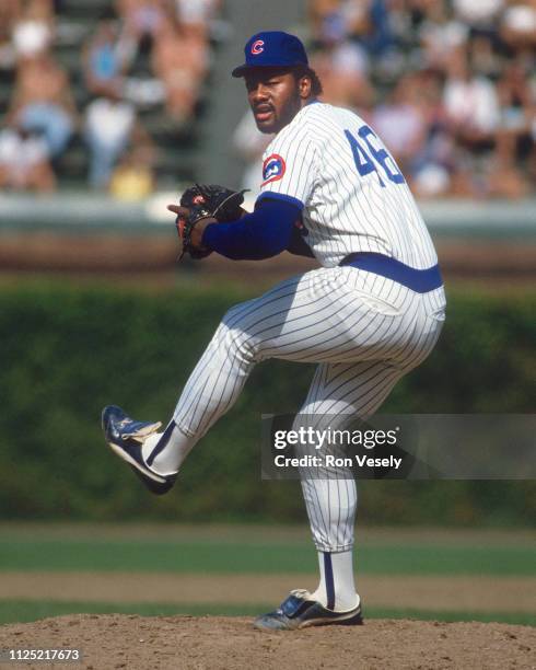 Lee Smith of the Chicago Cubs pitches in a MLB game at Wrigley Field in Chicago, Illinois. Lee Smith played for the Chicago Cubs from 1980 to 1987.