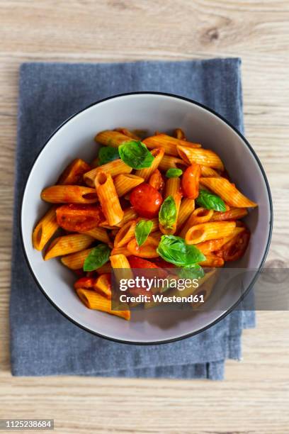 penne with tomato and basil in bowl from above - penne imagens e fotografias de stock