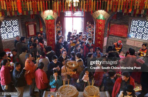 Day 2 of Kwun Yam Treasury Festival, a lot of people queue to borrow money from the Goddess of Mercy. Kwun Yam Temples in Tai Hang, 17Feb12.