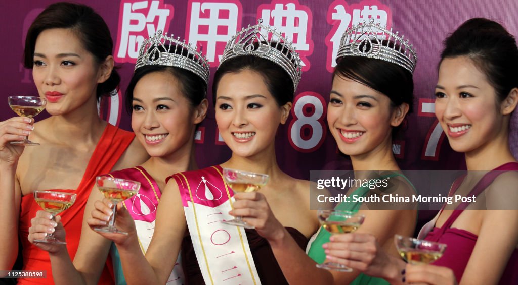(left to right) Roxanne Tong, Tourism Ambassador & Sublime Beauty Ambassador of Miss Hong Kong ; Jacqueline Wong, first runner up of Miss Hong Kong; Carat Cheung, Miss Hong Kong and Tracy Chu, second runner up of Miss Hong Kong and Jennifer Shum, Miss Pho
