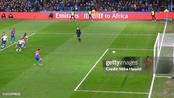 Andros Townsend of Crystal Palace beats Paulo Gazzaniga of Tottenham Hotspur from the penalty spot to make the score 2-0 during the FA Cup Fourth...