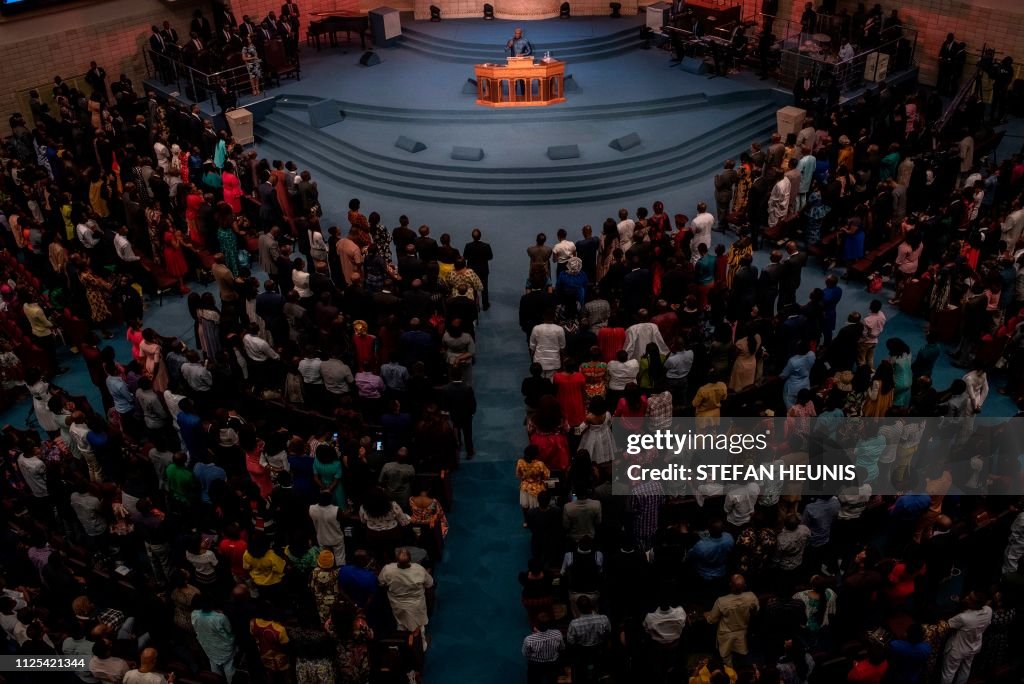 TOPSHOT-NIGERIA-RELIGION-CHURCH-VOTE