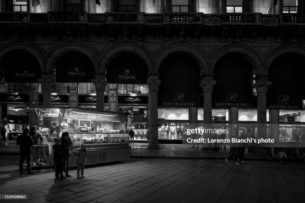 Baracchino in Piazza Duomo, Milano (bianco e nero)