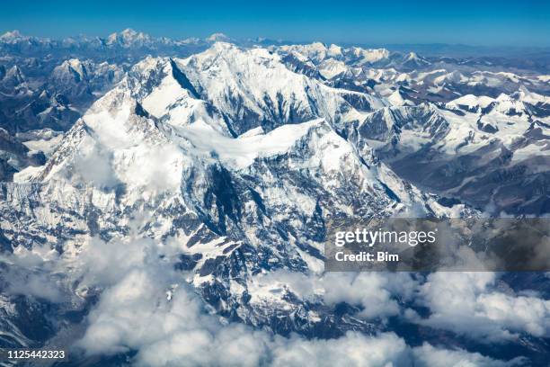 aerial view of mount everest, himalaya, nepal - nepal mountain stock pictures, royalty-free photos & images