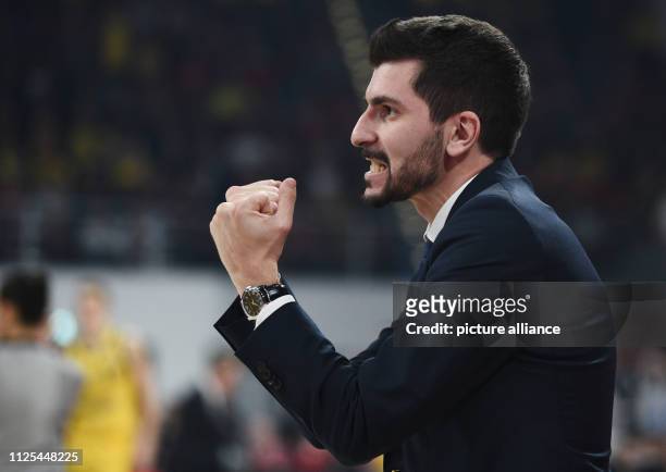 February 2019, Bavaria, Bamberg: Basketball: BBL Cup, Brose Bamberg - ALBA Berlin, Final: Bamberg coach Federico Perego clenches his fists. Photo:...