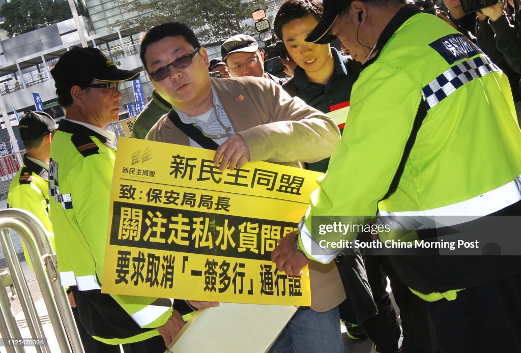 Yam Kai-bong, member of Neo Democrats and other concern parties meet the Security Bureau on the issue of parallel traders in North District in the government headquarters in Tamar. 22JAN13