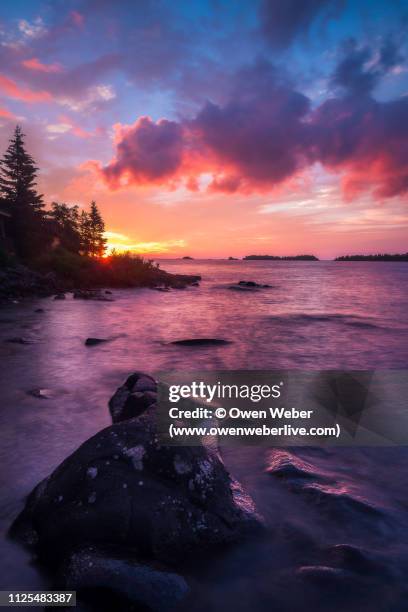 shoreline sunrise - isle royale national park - fotografias e filmes do acervo