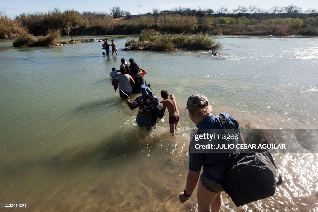 TOPSHOT-MEXICO-US-MIGRATION-BORDER