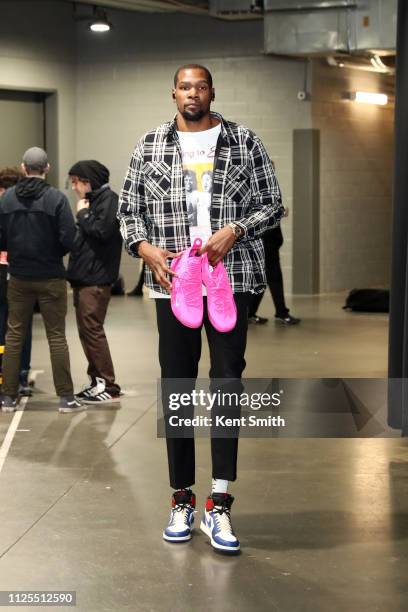 Kevin Durant of Team LeBron arrives at the arena before the 2019 NBA All-Star Game on February 17, 2019 at the Spectrum Center in Charlotte, North...