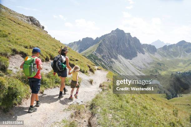 austria, south tyrol, family hiking - lane sisters ストックフォトと画像