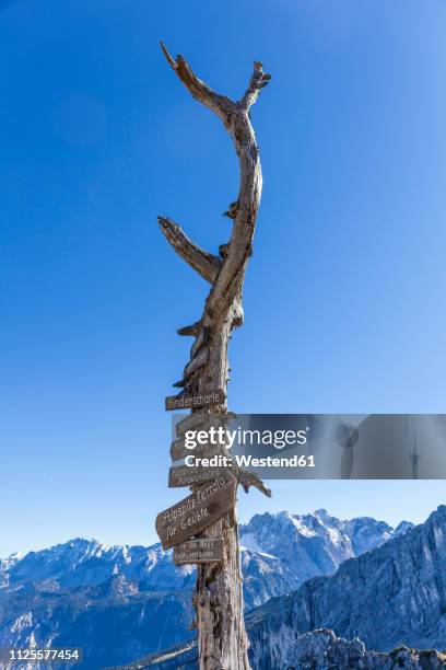 germany, upper bavaria, garmisch-partenkirchen, alpspitze, osterfelderkopf, sign posts - pfosten stock-fotos und bilder