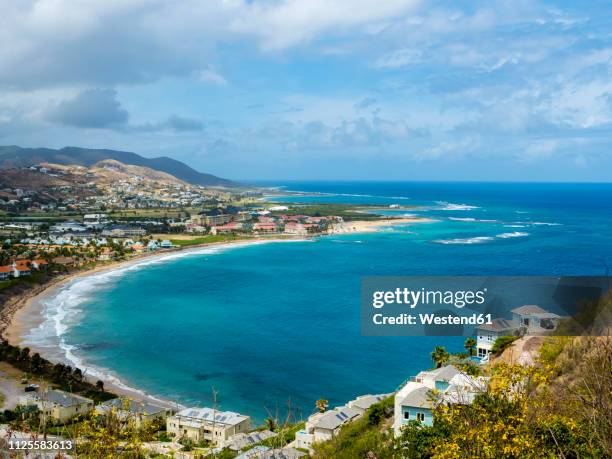 caribbean, lesser antilles, saint kitts and nevis, basseterre - baie eau photos et images de collection