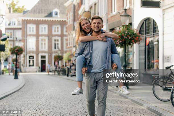 netherlands, maastricht, happy young couple in the city - maastricht stockfoto's en -beelden