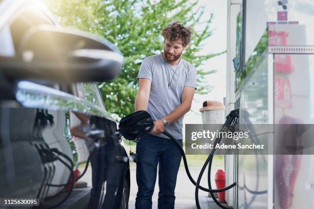 no llegar lejos sin gas - gasoline fotografías e imágenes de stock