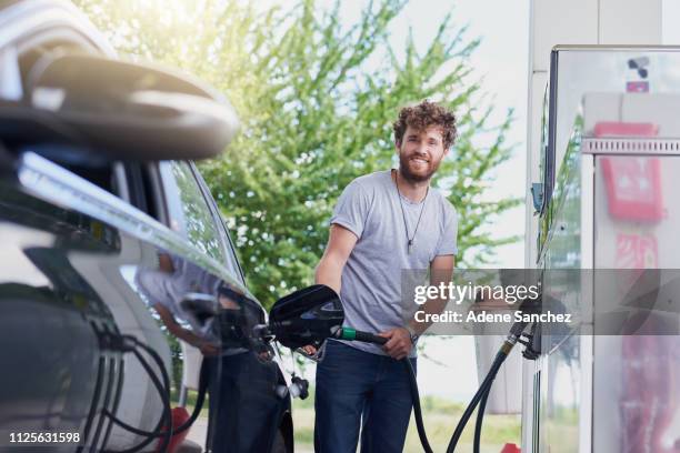 taking a moment to refuel - refuelling stock pictures, royalty-free photos & images