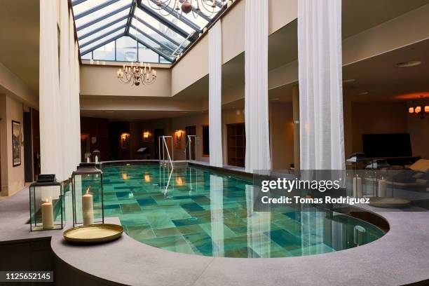 luxury swimming pool in a spa with skylight - centro benessere stabilimento termale foto e immagini stock