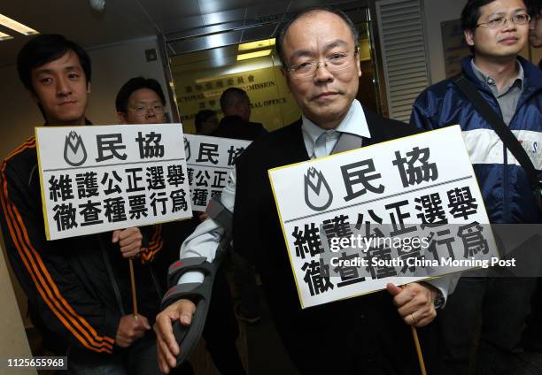 Lee Kin Wan 104 Man In Office Chai Stock Photos, High-Res Pictures, and Images ...