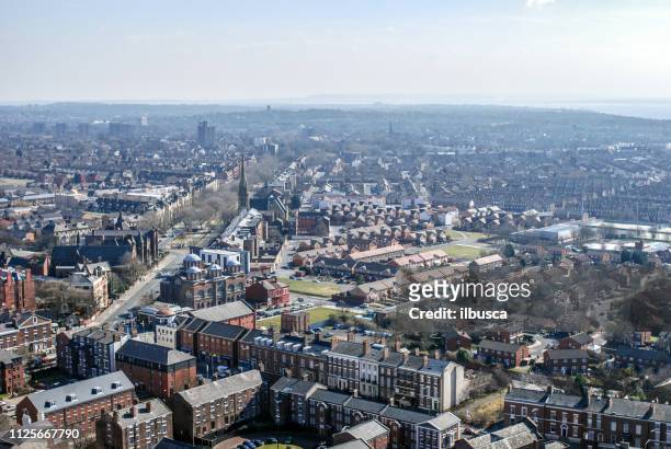 liverpool stadsgezicht van bovenaf - liverpool england stockfoto's en -beelden