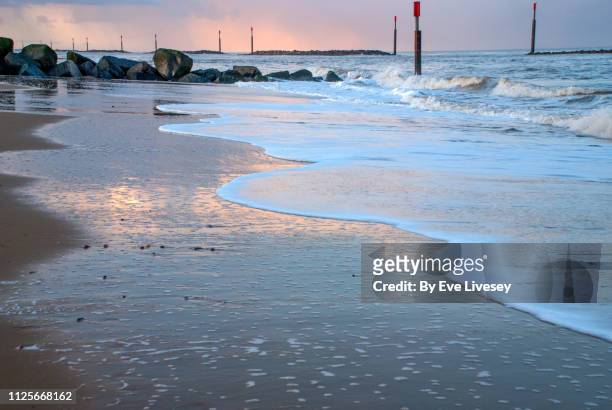 sunset at sea palling beach - grey pier stockfoto's en -beelden