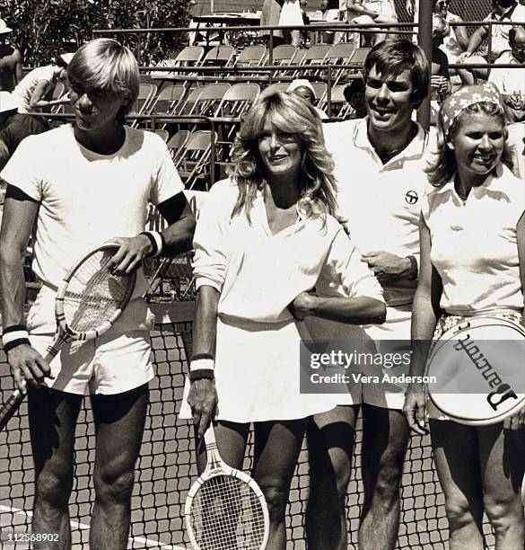 Farrah Fawcett attends a celebrity tennis match with Vince Van Patten and Donna Mills circa 1978 in Palm Springs, California.