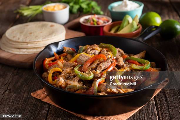 chicken fajitas - fajitas stock pictures, royalty-free photos & images