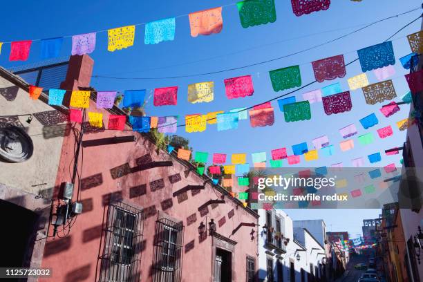 decorative colourful paper flags - mexikanische kultur stock-fotos und bilder