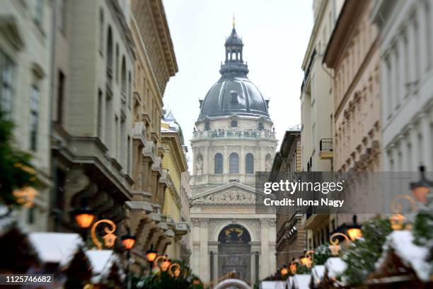 st. stephen's basilica, budapest - basilica of st stephen budapest stock pictures, royalty-free photos & images