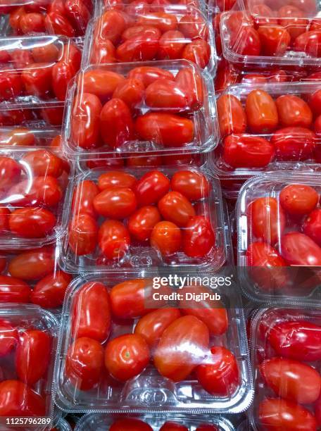 oval shaped red tomatoes - oval shaped objects foto e immagini stock