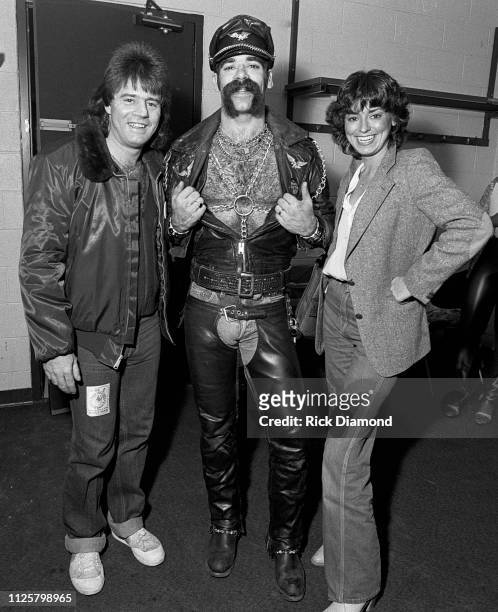 Brocantes, vide greniers - Page 12 Mike-martin-casablanca-records-with-glenn-hughes-of-the-village-people-backstage-during-z-93