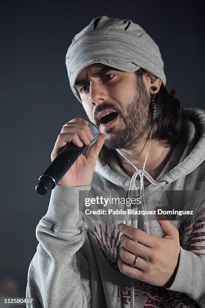 Spanish singer Melendi performs during a rehearsal at Fluge on April 19, 2011 in Arganda del Rey, Spain.