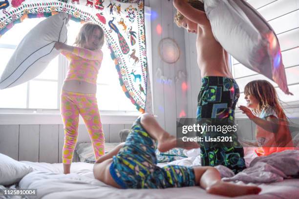 pillow fight dance party sleepover kaos och barn - vild bildbanksfoton och bilder