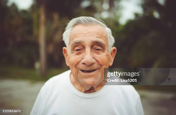 knappe grappige oudere man in een portret - italiaanse etniciteit stockfoto's en -beelden