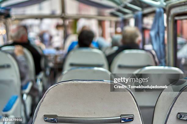bus - bus-turistico fotografías e imágenes de stock
