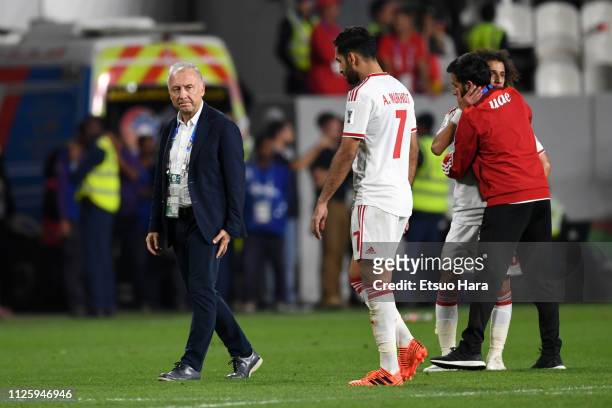 United Arab Emirates head coach Alberto Zaccheroni and his players look on after the AFC Asian Cup semi final match between Qatar and United Arab...