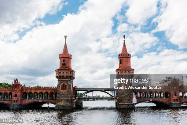 historic oberbaumbrücke bridge in kreuzberg, berlin, germany - oberbaumbrücke fotografías e imágenes de stock