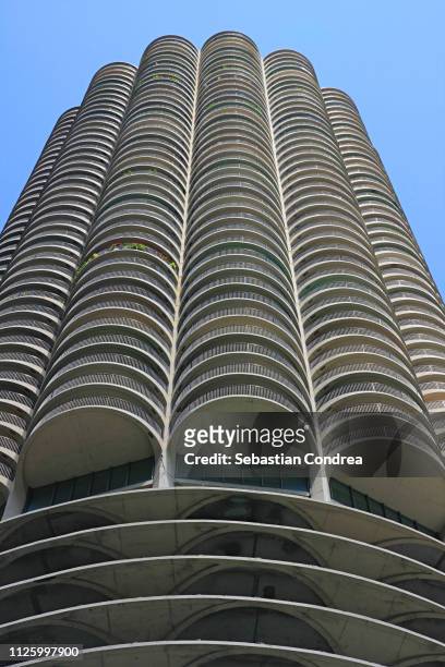marina city parking, skyline,chicago, us - chicago skyline stock pictures, royalty-free photos & images