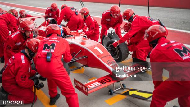 formula pit stop - race car mechanic stock pictures, royalty-free photos & images