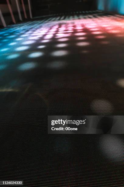 dot-datenleitungen bis unendlich - punktetafel stock-fotos und bilder