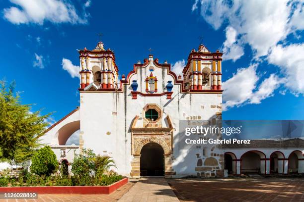 a spanish colonial catholic church in oaxaca - oaxaca stock pictures, royalty-free photos & images