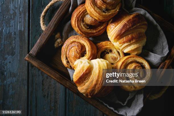 puff pastry buns - croissant viennoiserie stock-fotos und bilder