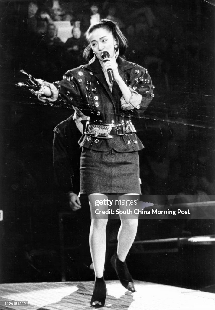 Anita Mui Yim-fong singing the controversial "Bad Girls". 22 December 1987 ( B/W Photo )