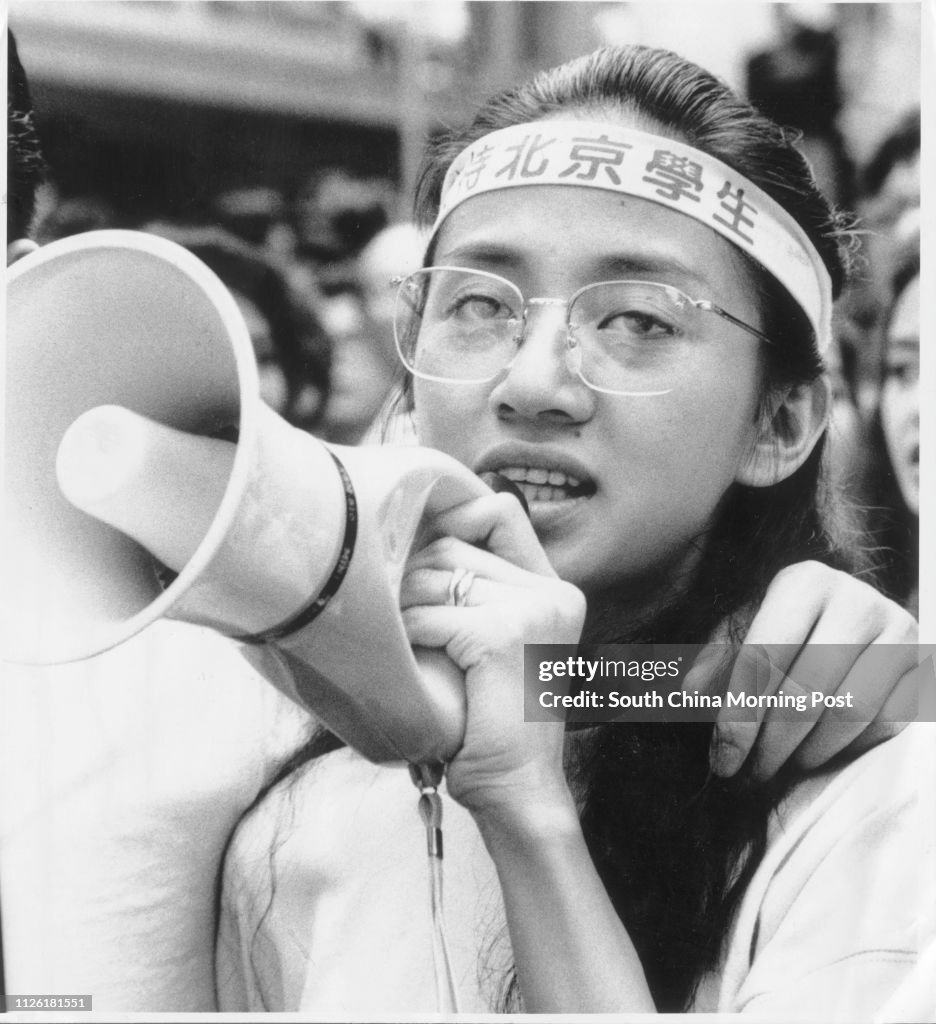 (B/W PHOTO) Singer Anita Mui Yim-fong attends the pro-democracy march at Hennessy Road, Wan Chai. 21 May 1989