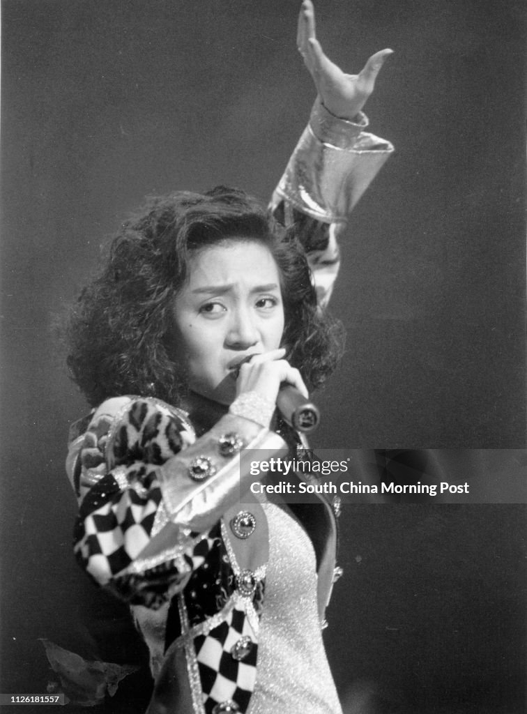 File picture of Anita Mui Yim-fong performing.  01 Novembr 1989 ( B/W Photo )