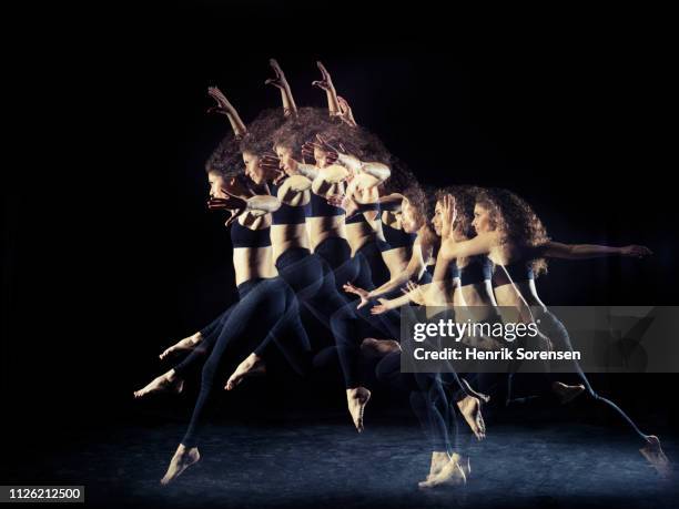 female dancer in multiple motion - mehrfachbelichtung bewegung stock-fotos und bilder