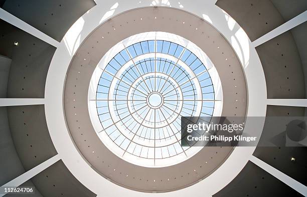 roof window - architectonisch element stockfoto's en -beelden